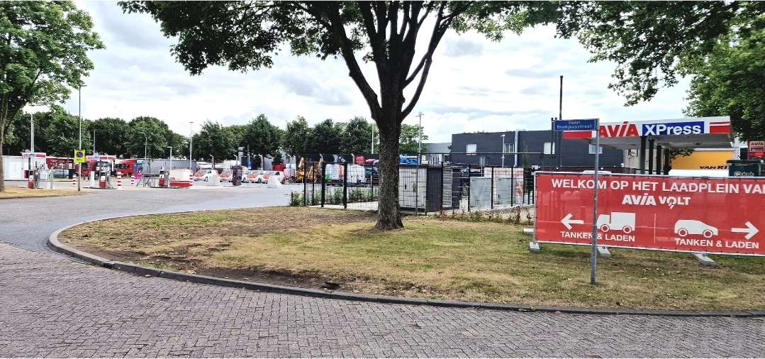 Zevenheuvelenweg Avia Tilburg